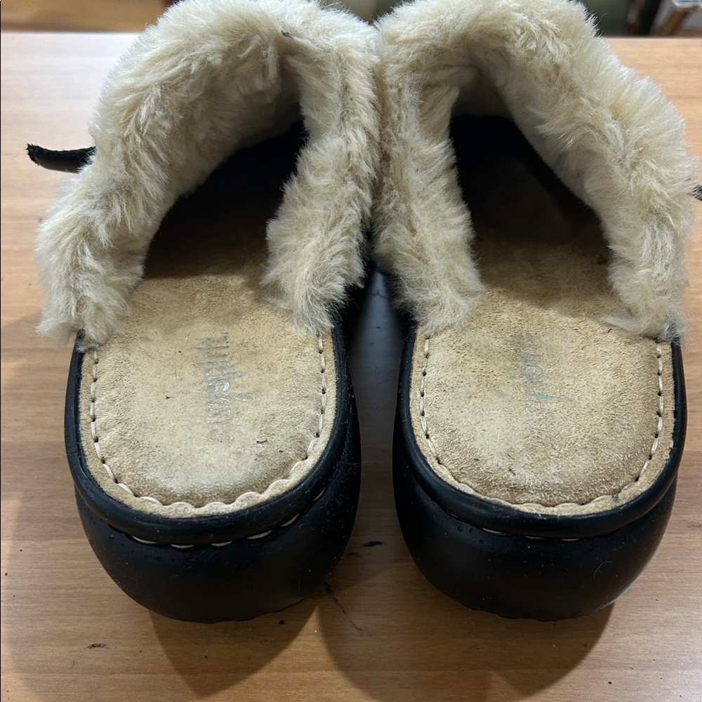Easy Spirit Black Leather Mule Clogs with Cream Fur Trim - Picture 3 of 8